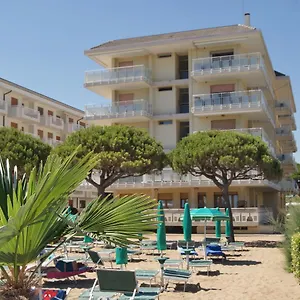 Appartamento Diplomatic-residence Fronte Mare-piazza Torino-lido Di