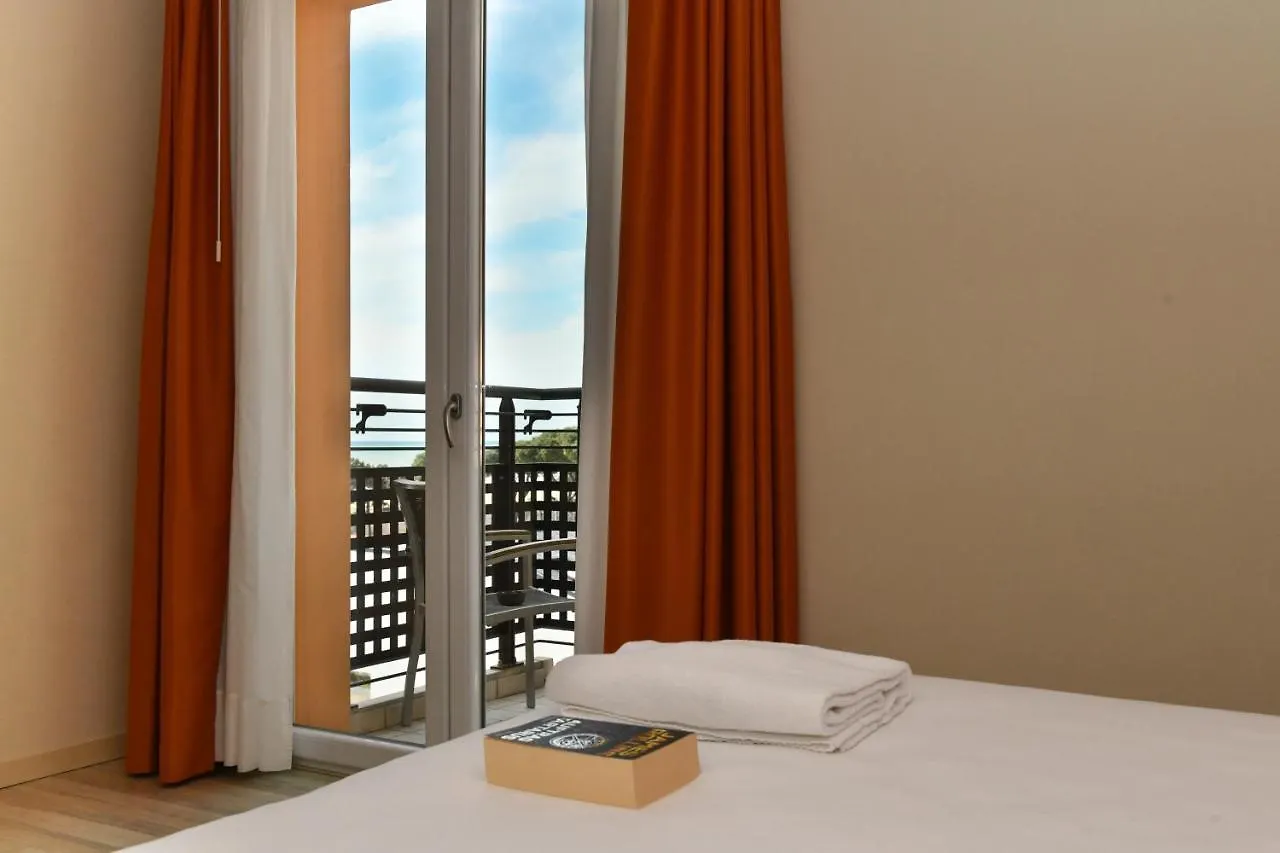 Hotel Vienna Τζεσόλο Λίντο 3*,