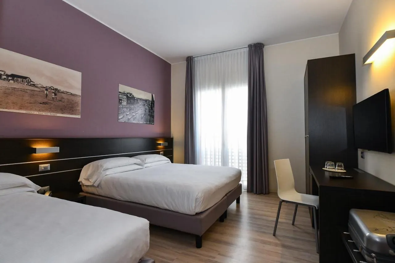 Hotel Vienna Τζεσόλο Λίντο