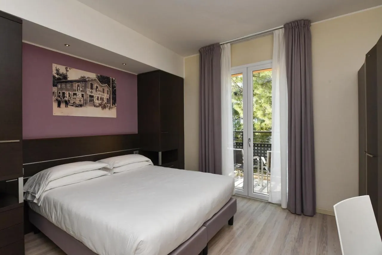Hotel Vienna Τζεσόλο Λίντο 3*,